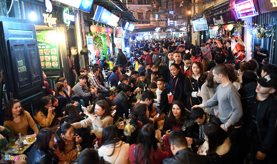 Chen chúc ăn uống ngạt thở đêm Noel